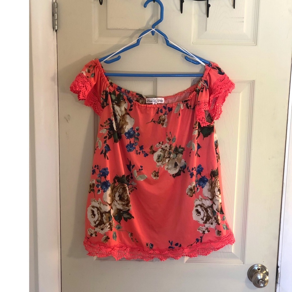 Coral Floral Top 🌺